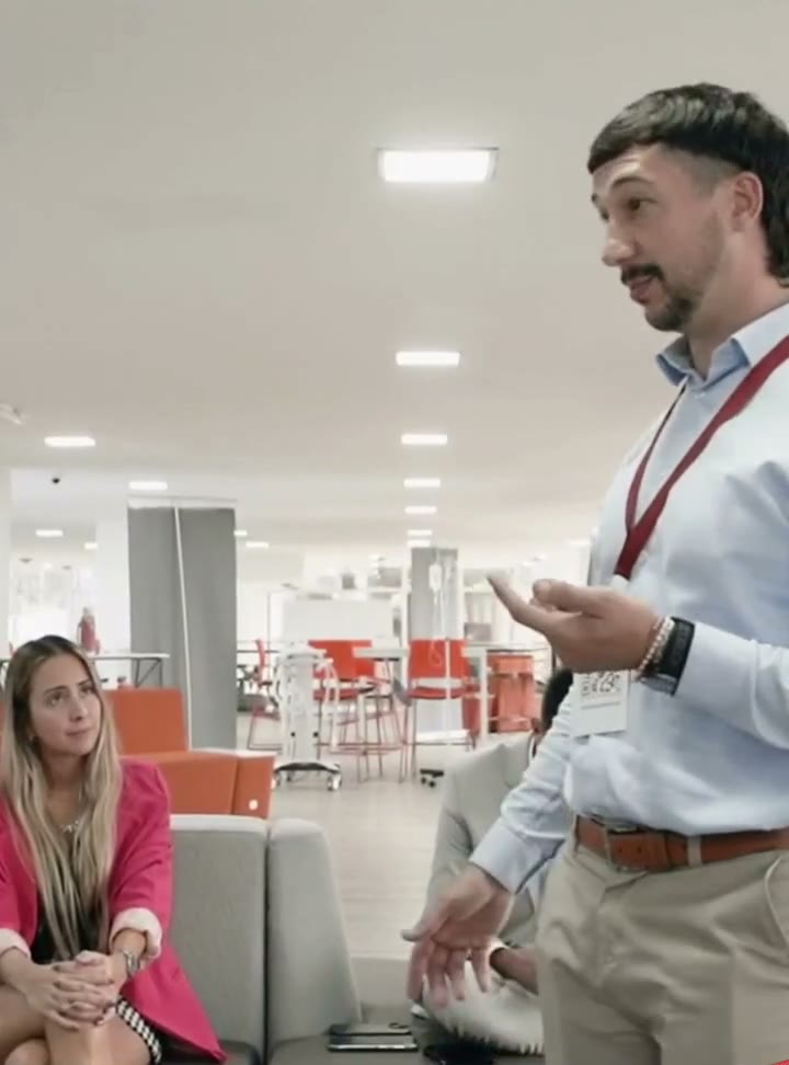 Disertante en un aula